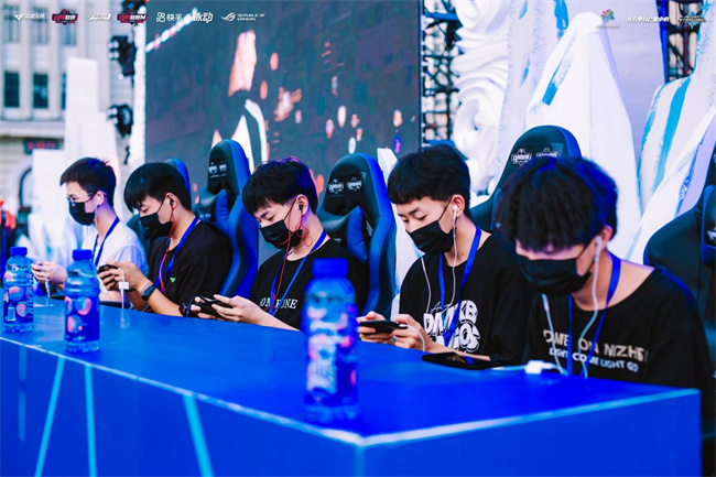 了球迷与球 了球迷与球