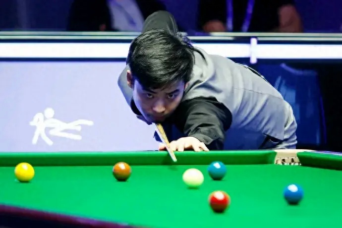 戴维斯曾在 戴维斯曾在