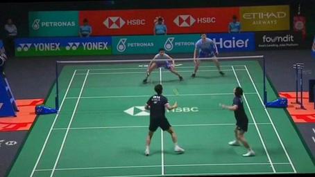 实至名归！官方：维尼修斯当选2024环足奖最佳男足球员和最佳前锋