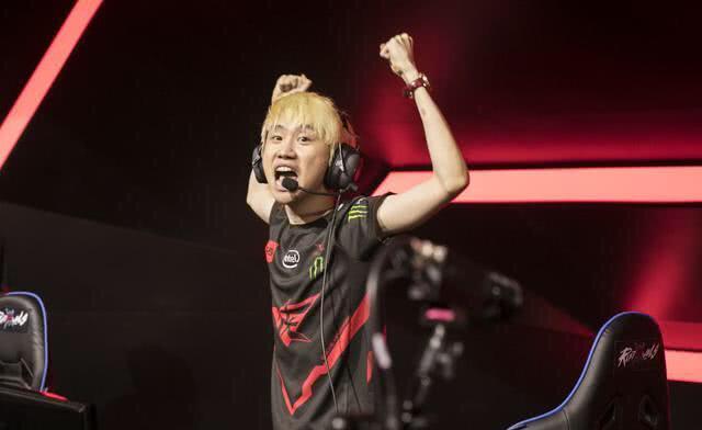 库里接受于嘉专访：18年我离FMVP很近但G3没打好 22年夺冠是个解脱