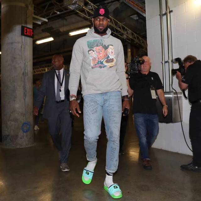 诺率先丢球 诺率先丢球